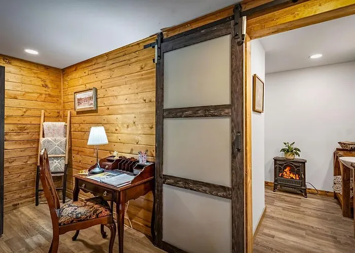 Little Mountain Hide Away