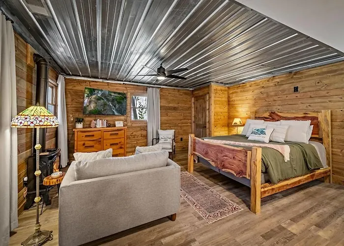 Little Mountain Hide Away